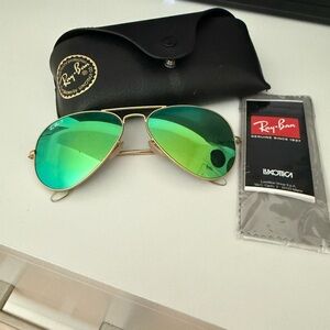 NWT Ray-Ban Large Aviator Sunglasses with Green Lenses